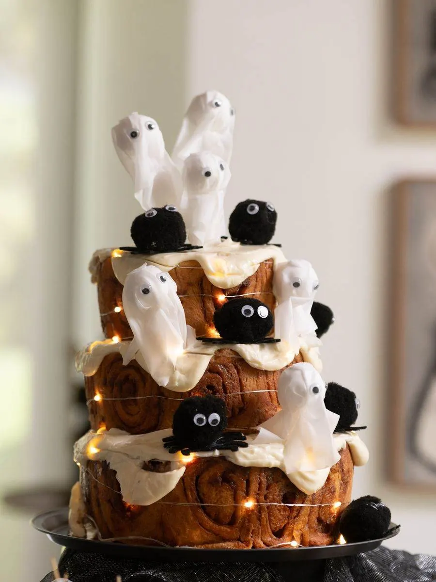 Cinnamon rolls cake de Halloween
